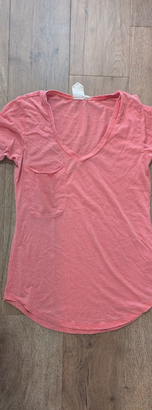 White Crow Coral V-Neck Pocket Short Sleeve Tee